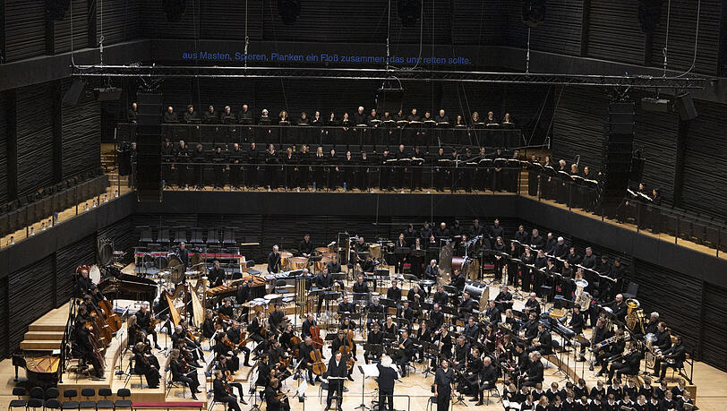 Hans Werner Henzes &bdquo;Flo&szlig; der Medusa&ldquo; mit Chor und Symphonieorchester des Bayerischen Rundfunks in der Isarphilharmonie.