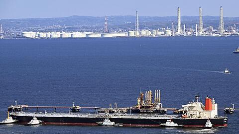 Die Blockade der Stra&szlig;e von Hormus setzt die &Ouml;lversorgung weltweit unter Druck.