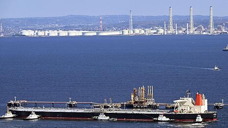 Die Blockade der Stra&szlig;e von Hormus setzt die &Ouml;lversorgung weltweit unter Druck.