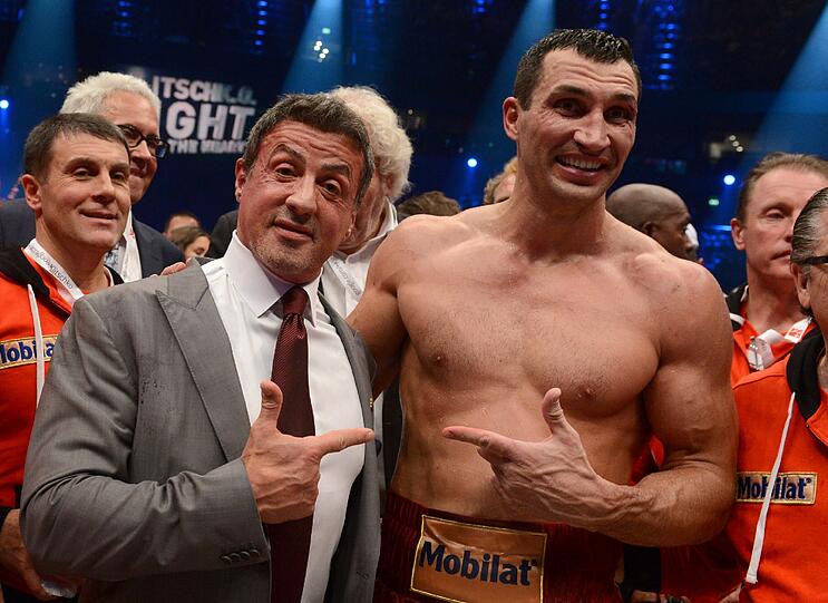 Der 36 Jahre alte Ukrainer Klitschko bezwang in Hamburg vor 15.000 Zuschauern seinen polnischen Herausforderer Mariusz Wach einstimmig nach Punkten und trägt damit weiter die WM-Gürtel der bedeutenden Verbände WBO, WBA und IBF. Für &bdquo;Dr. Steelhammer&ldquo; war es der 59. Sieg im 62. Profi-Kampf. Sehen Sie hier die besten Bilder des Abends.