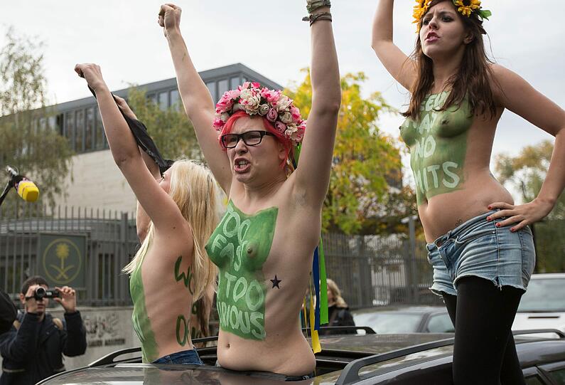 Die Bilder vom Nackt-Protest in Berlin.
