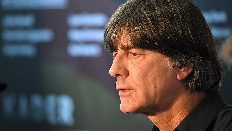 Als Bundestrainer angezählt: Joachim Löw, der sagt: "Wir brauchen Ergebnisse und ein ganz anderes Auftreten." Als Bundestrainer angezählt: Joachim Löw, der sagt: "Wir brauchen Ergebnisse und ein ganz anderes Auftreten."