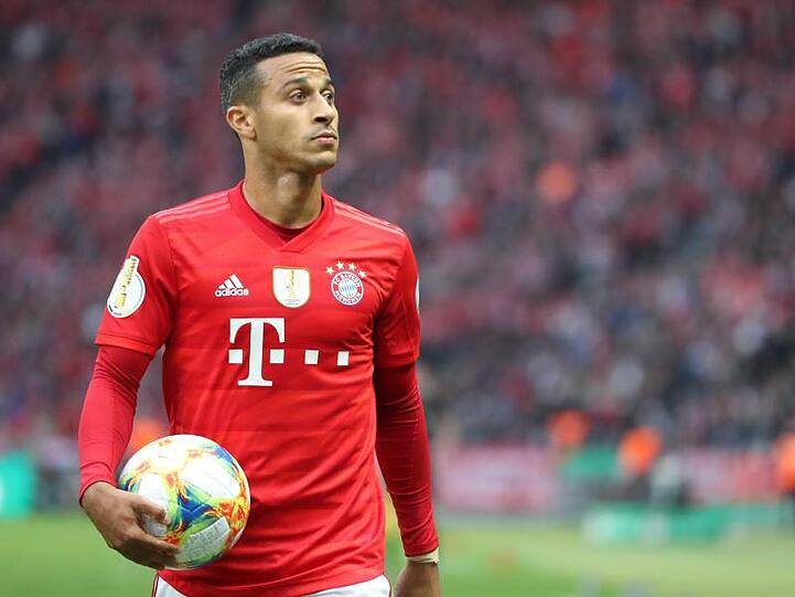 Thiago vom FC Bayern München während eines Spiels. Foto: Jan Woitas/dpa/Archivbild