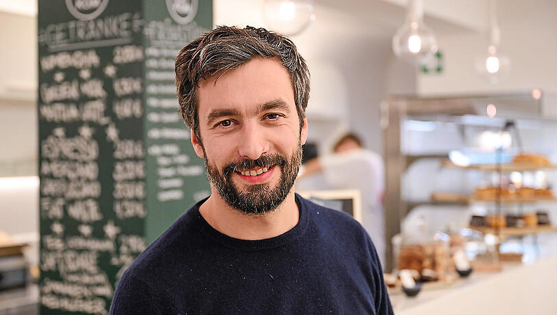 Vincent Fricke in seinem Café Dotkom in den Design Offices in der Brienner Straße. Vincent Fricke in seinem Café Dotkom in den Design Offices in der Brienner Straße.