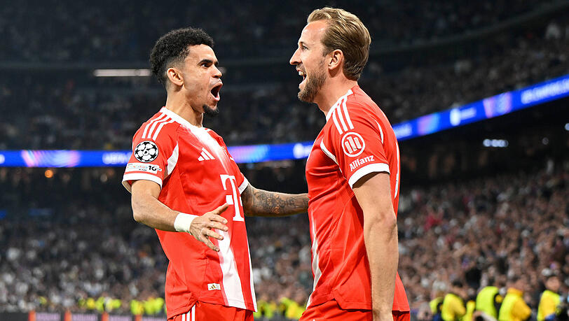 Harry Kane (r.) jubelt nach seinem Tor zum 0:2 mit Luis D&iacute;az &ndash; die Vorentscheidung im Hinspiel.