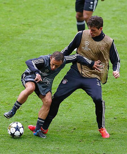 Jetzt wird?s langsam ernst: Die letzte Trainingseinheit vor dem großen Showdown im " German Endspiel". Die Bilder vom Bayern-Training im Wembley-Stadion!