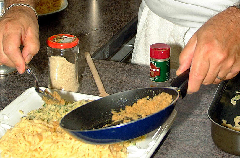 "Weil ich Käsespätzle liebe und die gibt's bei uns pünktlich zum Spiel! Auf ein "mia san mia""