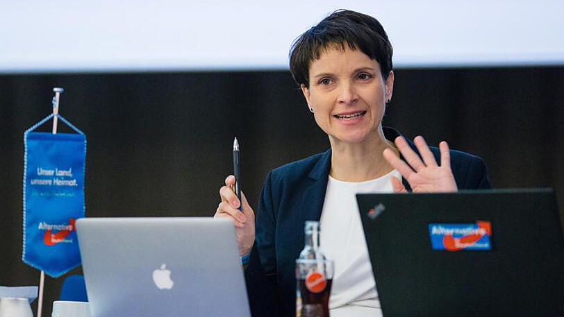 Die Bundesvorsitzende der Alternative für Deutschland (AfD ), Frauke Petry, beim Landesparteitag ihrer Partei im sächsischen Weinböhla.