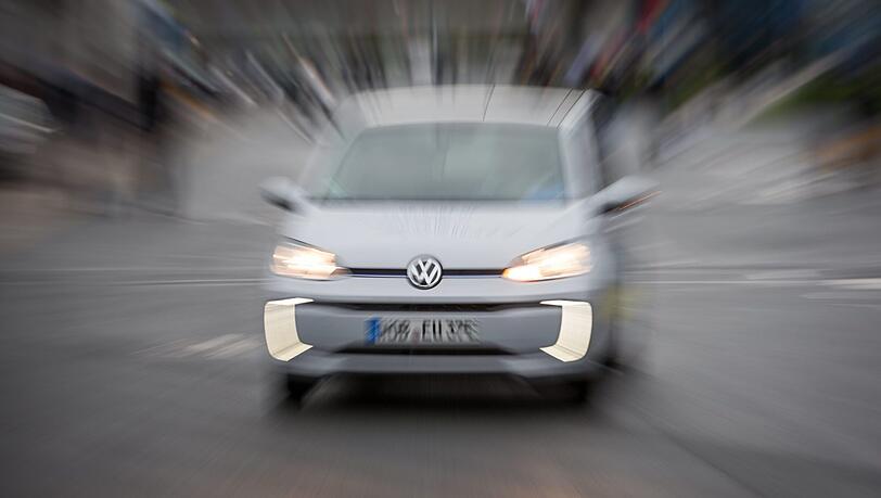 Wer überall mit seinem Handy ein Auto mieten kann, braucht kein eigenes mehr. Das versprechen viele Carsharing-Anbieter. (Symbolbild)
