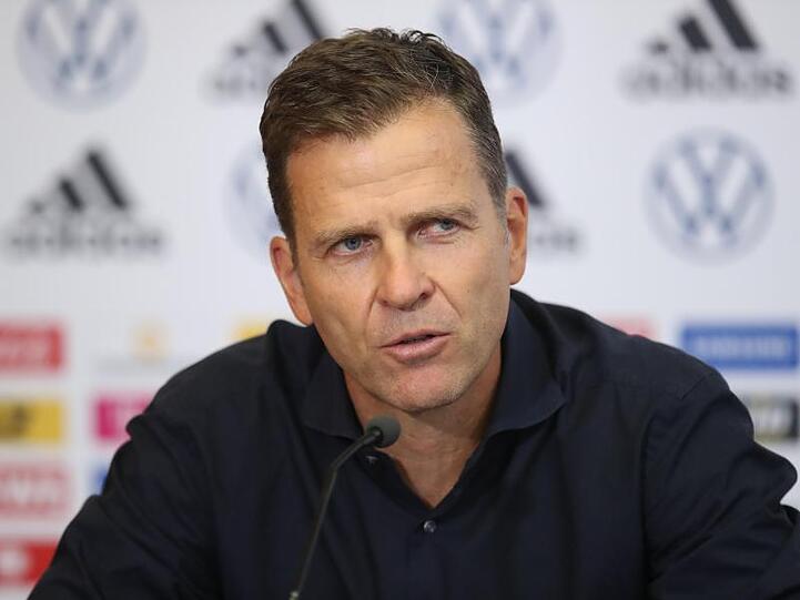 Oliver Bierhoff spricht bei einer Pressekonferenz. Foto: Alex Grimm/Getty Images Europe/DFB/dpa