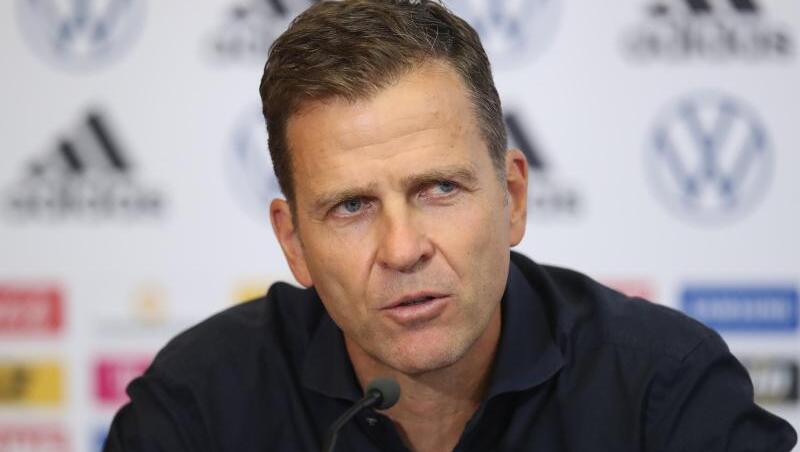 Oliver Bierhoff spricht bei einer Pressekonferenz. Foto: Alex Grimm/Getty Images Europe/DFB/dpa Oliver Bierhoff spricht bei einer Pressekonferenz. Foto: Alex Grimm/Getty Images Europe/DFB/dpa