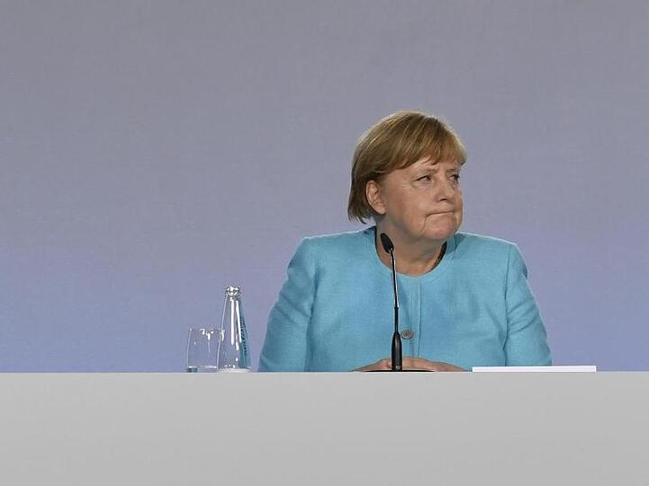 Bundeskanzlerin Angela Merkel und Markus Söder, sprechen bei einer Pressekonferenz. Foto: John Macdougall/AFP/POOL/dpa
