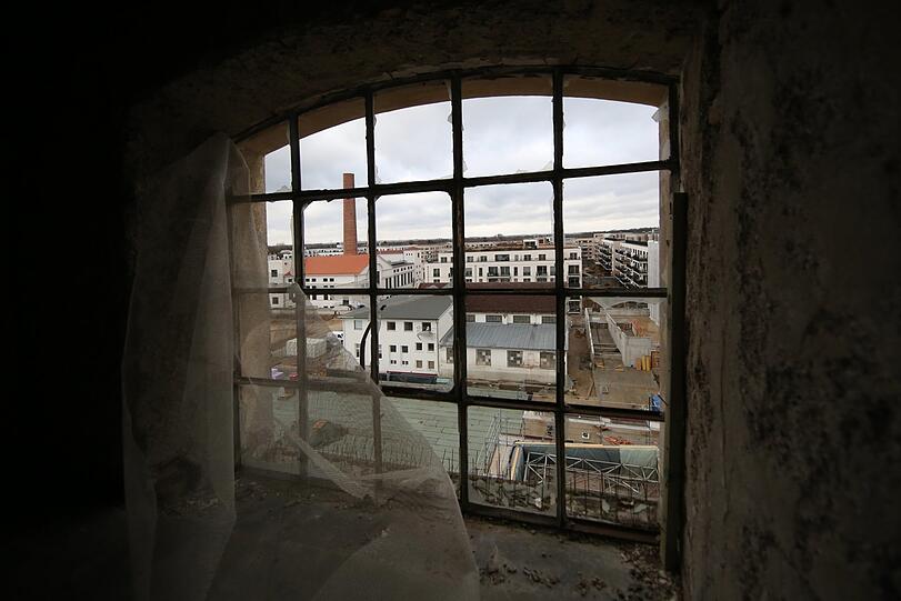 Keine schlechten Aussichten. Hier: aufs ehemalige Kesselhaus mit Kamin.