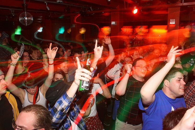 Der Freitag für Freunde von feinen Beats: Die Partyreihe 
&bdquo;DnbLUXE&ldquo; im Café der Muffathalle.