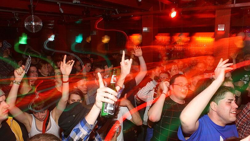 Der Freitag für Freunde von feinen Beats: Die Partyreihe 
&bdquo;DnbLUXE&ldquo; im Café der Muffathalle.