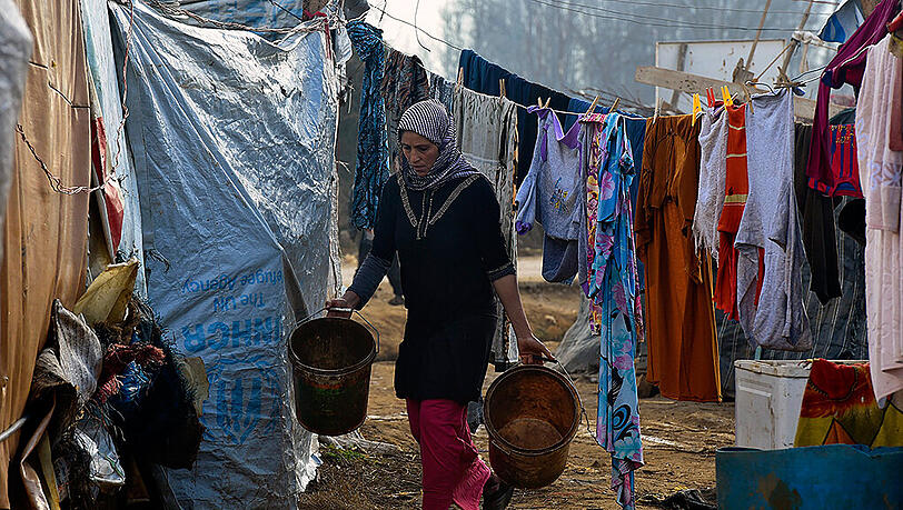 Das Flüchtlingshilfswerk der Vereinten Nationen schätzt, dass derzeit 1,5 Millionen syrische Flüchtlinge im Libanon leben. Das wären zehn Prozent jener rund 4,8 Millionen Menschen, die vor dem Krieg in benachbarte Länder geflohen sind. Foto: Wael Hamzeh Das Flüchtlingshilfswerk der Vereinten Nationen schätzt, dass derzeit 1,5 Millionen syrische Flüchtlinge im Libanon leben. Das wären zehn Prozent jener rund 4,8 Millionen Menschen, die vor dem Krieg in benachbarte Länder geflohen sind. Foto: Wael Hamzeh