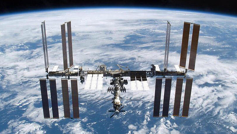 Die Internationale Raumstation ISS. Bei Arbeiten an der Außenwand ist nun ein Hitzeschild verloren gegangen. Die Internationale Raumstation ISS. Bei Arbeiten an der Außenwand ist nun ein Hitzeschild verloren gegangen.