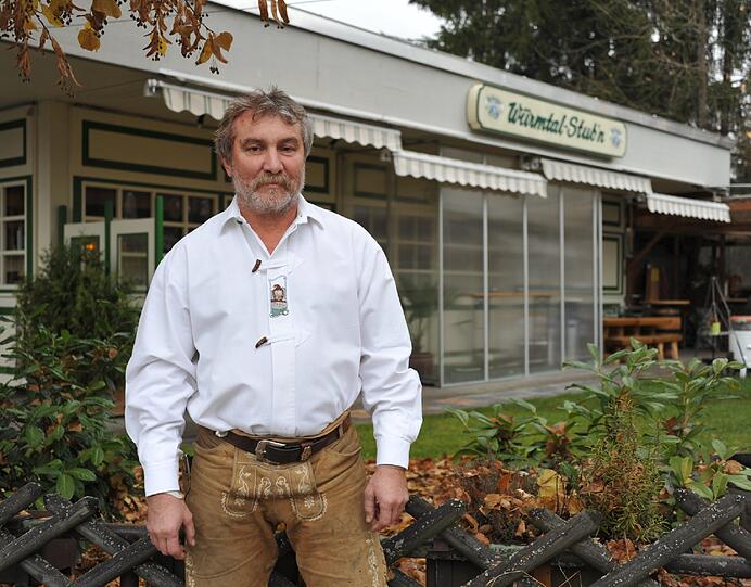 Ein gstandenes Mannsbild: Der Wirt der Stockdorfer &bdquo;Würmtal Stub'n&ldquo;, Erhard Schober (56), schnappt den Bankräuber.
