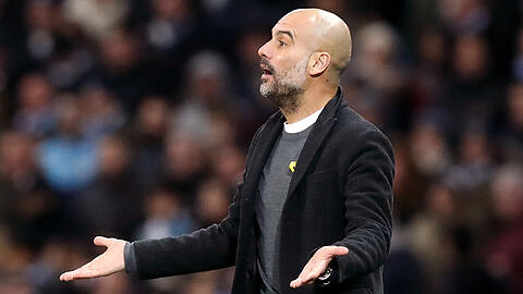 Ex-Bayern-Trainer Pep Guardiola bei seinem aktuellen Arbeitgeber Manchester City an der Seitenlinie.