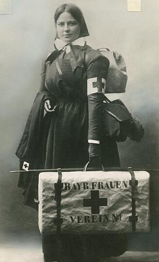 Eine Schwester des Bayerischen Frauenvereins um 1915.
