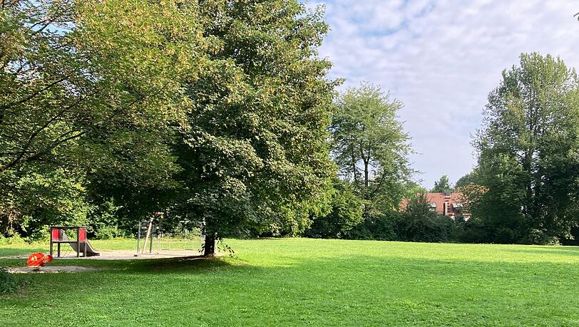 Diesen Spielplatz erreicht man von der Bernauer Straße 17 aus. Diesen Spielplatz erreicht man von der Bernauer Straße 17 aus.