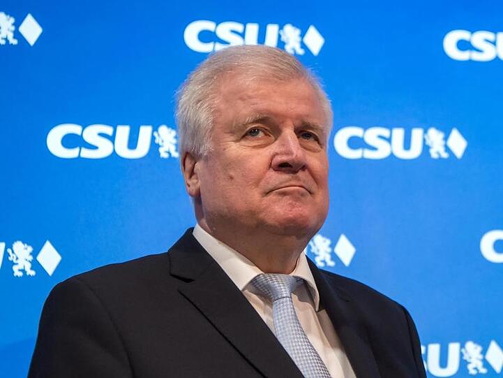 Horst Seehofer (CSU), CSU-Parteivorsitzender und Bundesinnenminister, nimmt an der Sitzung des CSU-Vorstands teil. Foto: Peter Kneffel/Archiv