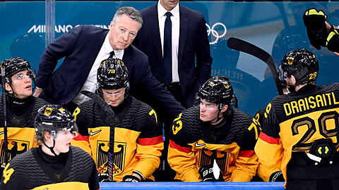 Zu wenig aus den M&ouml;glichkeiten gemacht: Bundestrainer Harold Kreis (oben) mit Frederik Tiffels, Josh Samanski, Nico Sturm, Lukas Reichel und Leon Draisaitl (v.l.).