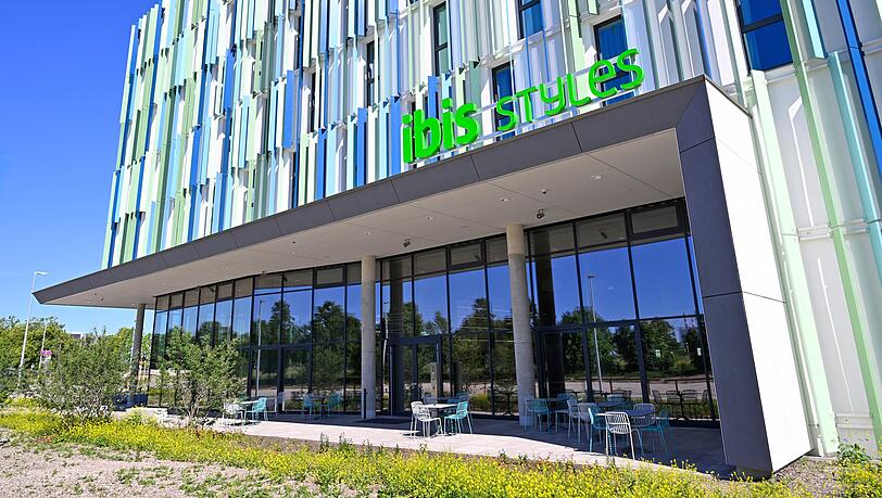 Kurze Wege: Das Hotel liegt in unmittelbarer Nähe zu den Flughafenterminals und zum LabCampus, dem Innovationszentrum des Münchner Flughafens. Kurze Wege: Das Hotel liegt in unmittelbarer Nähe zu den Flughafenterminals und zum LabCampus, dem Innovationszentrum des Münchner Flughafens.