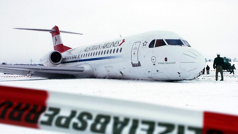 Eine aus Wien kommende Fokker 70 muss 2004 notlanden (Archivbild) Eine aus Wien kommende Fokker 70 muss 2004 notlanden (Archivbild)