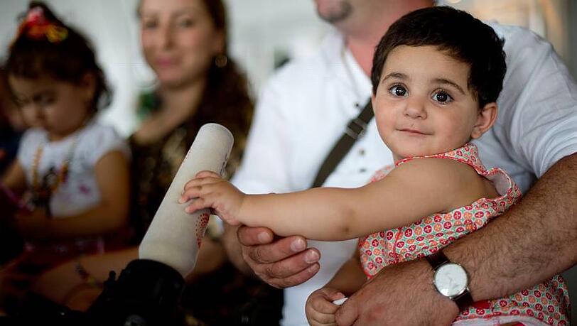 In Sicherheit: Dieses irakische Mädchen kam mit ihrer Familie und weiteren Landsleuten in Deutschland. In Sicherheit: Dieses irakische Mädchen kam mit ihrer Familie und weiteren Landsleuten in Deutschland.