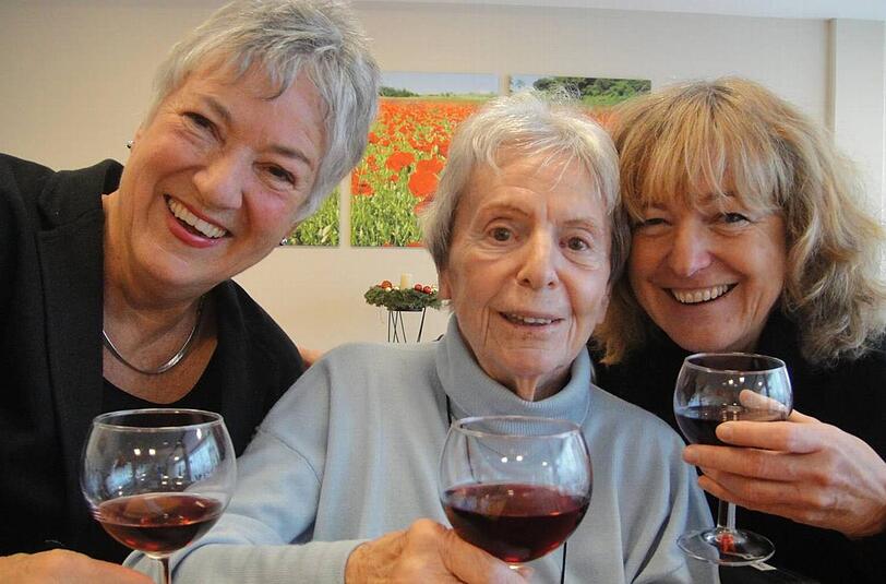 Sind wieder versöhnt: Barbara von Johnson und Ellis Kaut mit ihrer Tochter Barbara Bagnall.