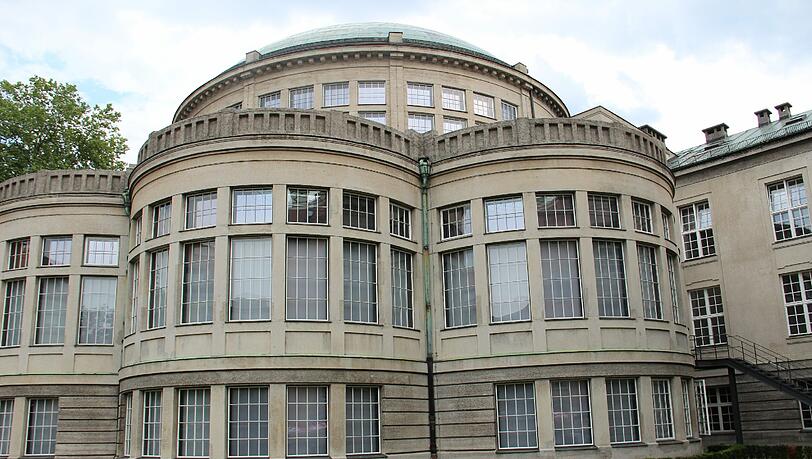 Die Anatomische Anstalt der LMU in der Pettenkoferstraße. Die Anatomische Anstalt der LMU in der Pettenkoferstraße.