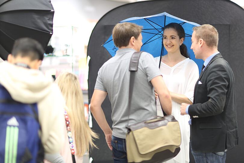 Begehrtes Motiv: Sophia mit Regenschirm in einem der Foto-Workshops.