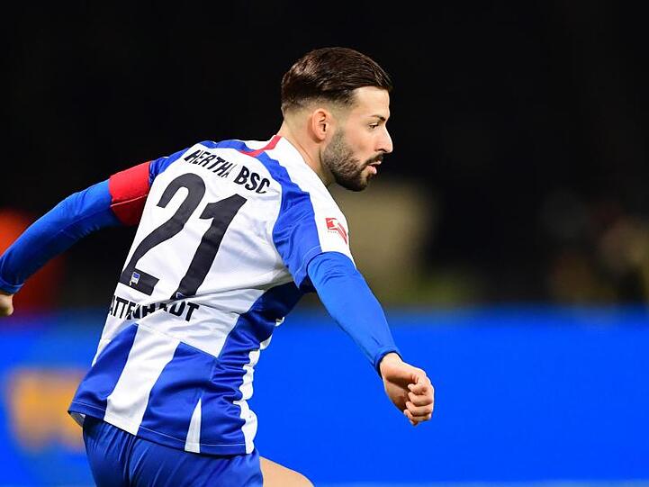 Marvin Plattenhardt von Hertha spielt den Ball. Foto: Soeren Stache/zb/dpa/Archiv