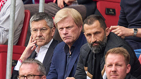 Nicht mehr im Amt beim FC Bayern: Oliver Kahn (m.) und Hasan Salihamidzic (re.)