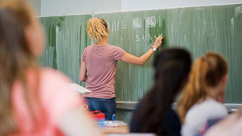 Der Frauenanteil bei den Lehrkr&auml;ften lag an den allgemeinbildenden Schulen bei rund 73 Prozent. (Symbolbild)