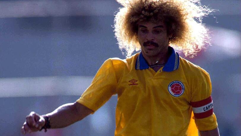 Carlos Valderrama: „Den fand ich geil damals. Eine Haarpracht, die ihresgleichen sucht. Da kannst du als Friseur nicht viel machen. Ich habe mal in einem Afro-Laden gearbeitet und kenne mich mit Locken aus. Den muss man nur schön ungerade schneiden, sonst sieht er aus wie Lord Helmchen.“ Carlos Valderrama: „Den fand ich geil damals. Eine Haarpracht, die ihresgleichen sucht. Da kannst du als Friseur nicht viel machen. Ich habe mal in einem Afro-Laden gearbeitet und kenne mich mit Locken aus. Den muss man nur schön ungerade schneiden, sonst sieht er aus wie Lord Helmchen.“