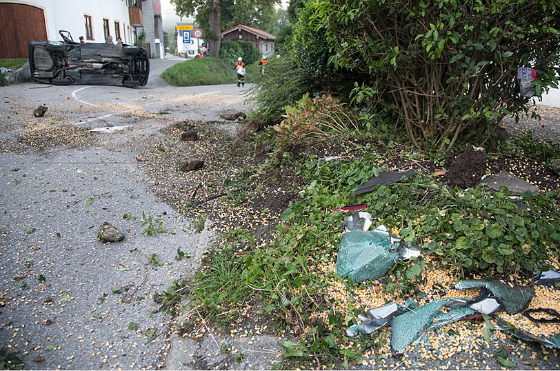 Der Fahrer konnte sich noch selbst aus dem Unfallfahrzeug befreien.