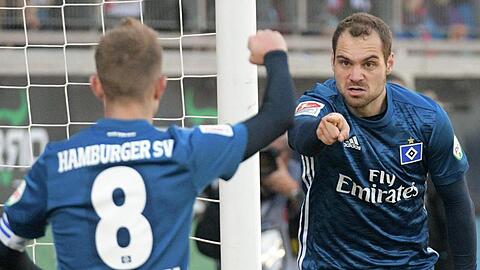 Sicherte dem HSV einen Punkt in Heidenheim: Pierre-Michel Lasogga (r).