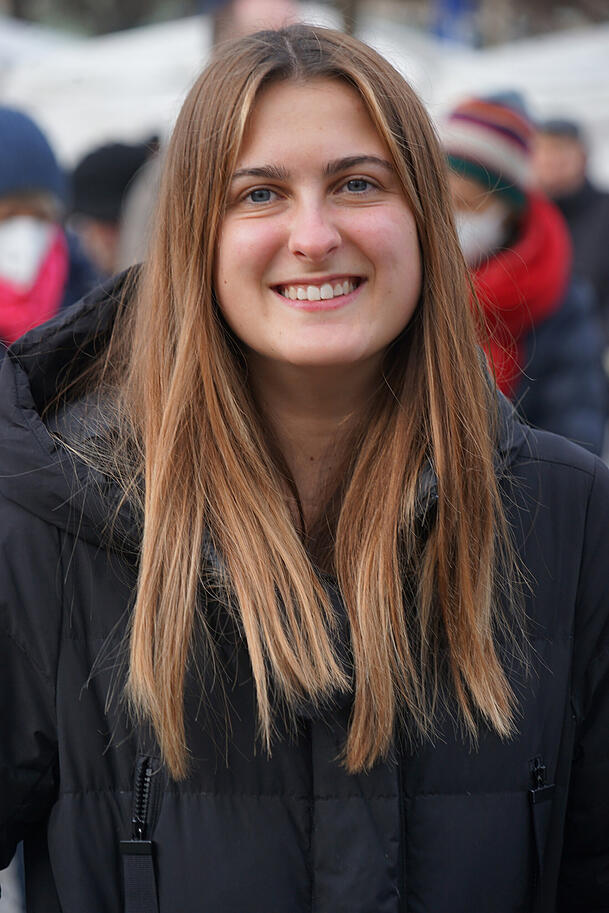 Julia Porer (20), Friseurin. Julia Porer (20), Friseurin.