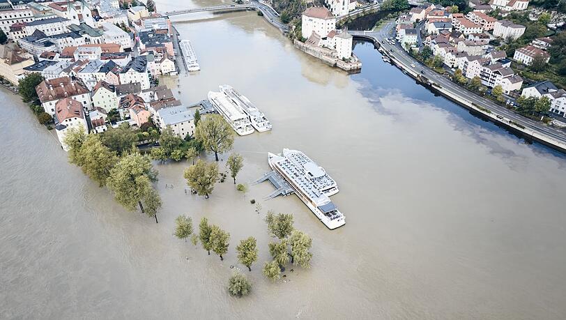 Entlang der Donau muss vielerorts wie hier in Passau immer wieder mit starken Hochwassern gerechnet werden. Trotzdem sind Bauprojekte in den Überschwemmungsgebieten noch immer sehr beliebt. (Archivbild)