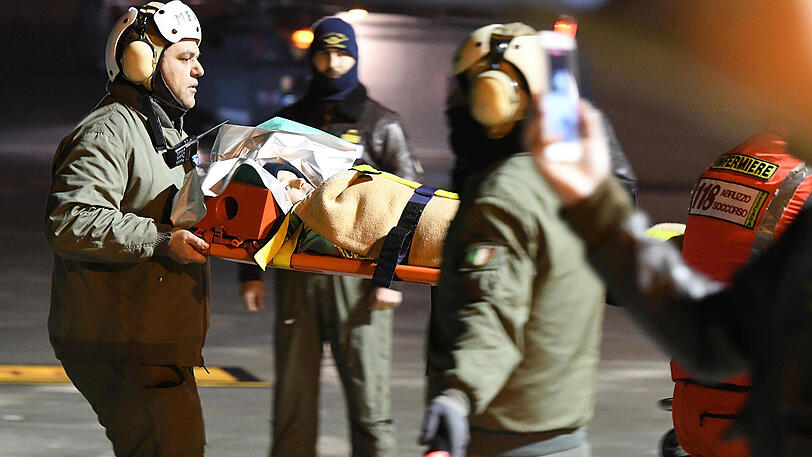 Nach dem Lawinenunglück in Italien werden noch 23 Menschen vermisst.