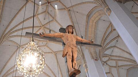 Ein Kreuz im Münchner Liebfrauendom. (Archivbild)