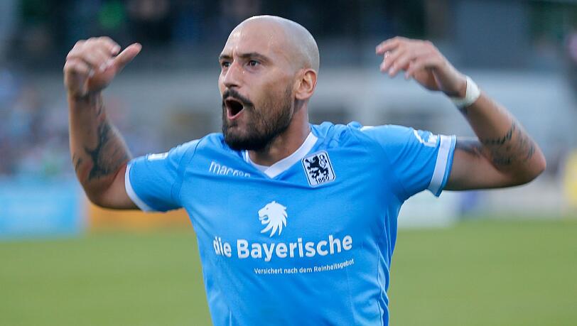 Er kann es kaum erwarten, wieder auf dem Platz zu stehen und seine Kollegen anzutreiben: Timo Gebhart. Er kann es kaum erwarten, wieder auf dem Platz zu stehen und seine Kollegen anzutreiben: Timo Gebhart.