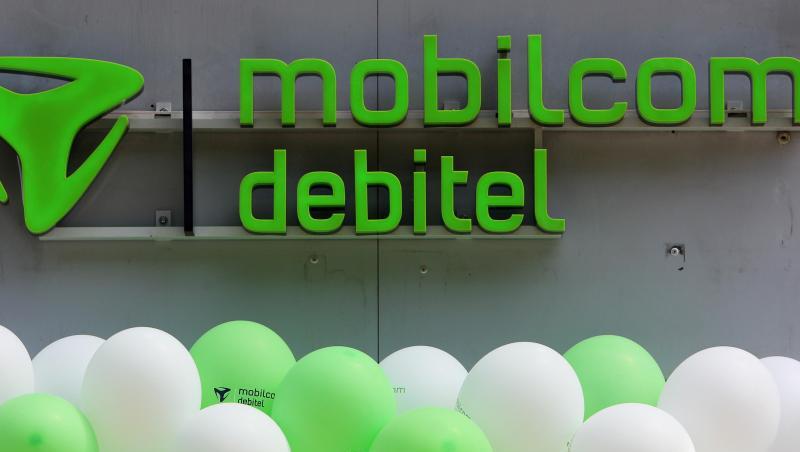 Das Logo des Mobilfunk- und Internetproviders mobilcom-debitel an einer Filiale in Düsseldorf. Das Logo des Mobilfunk- und Internetproviders mobilcom-debitel an einer Filiale in Düsseldorf.