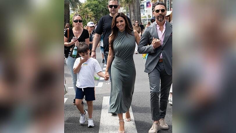 Eva Longoria ist mit ihrem Sohn und ihrem Ehemann in Cannes auch abseits der Events top gestylt.