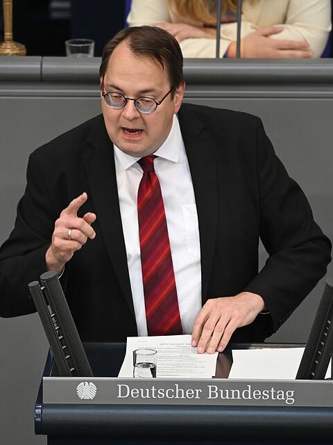 Linken-Fraktionschef Sören Pellmann stößt sich am Inhalt der Kanzler-Worte. (Archivbild)