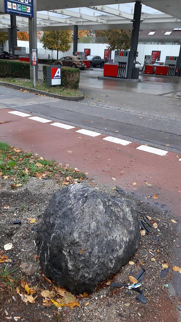 Der Weg zur Tankstelle endete für manche Autofahrer schon am Allguth-Stein. Der Weg zur Tankstelle endete für manche Autofahrer schon am Allguth-Stein.