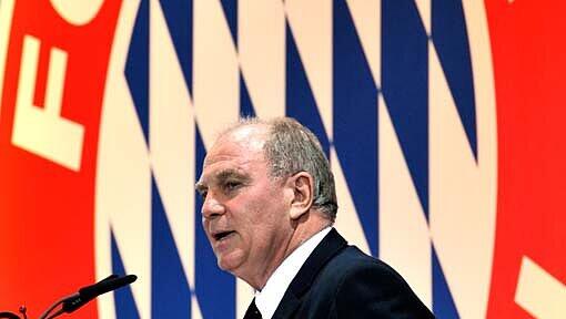 Bayern-Präsident Uli Hoeneß kann sich gut vorstellen, dass der Supercup künfitg in Asien ausgetragen wird. Bayern-Präsident Uli Hoeneß kann sich gut vorstellen, dass der Supercup künfitg in Asien ausgetragen wird.