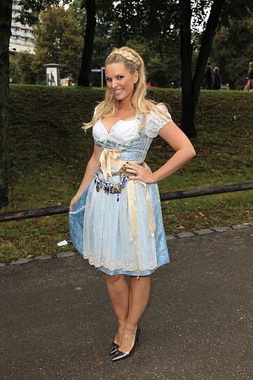 Promis präsentieren ihre Trachten auf der Wiesn 2012